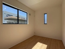 【神奈川県/横浜市戸塚区上矢部町】戸塚区上矢部町4期　新築戸建　3号棟/全3棟 洋室：約5.1帖　洋室約5.3帖隣