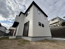 【神奈川県/横浜市戸塚区名瀬町】横浜市戸塚区名瀬町2期　1号棟/全2棟 外観：写真中央　1号棟/全2棟