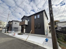 【神奈川県/横浜市戸塚区名瀬町】横浜市戸塚区名瀬町2期　1号棟/全2棟 外観：写真中央　1号棟/全2棟