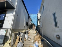 【神奈川県/横浜市泉区中田南】泉区中田南2丁目　新築戸建　3号棟/全3棟 建築中の外観：写真奥側中央　3号棟/全3棟