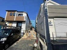 【神奈川県/横浜市泉区中田南】泉区中田南2丁目　新築戸建　3号棟/全3棟 建築中の外観：写真奥側中央　3号棟/全3棟