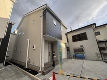 【神奈川県/茅ヶ崎市香川】茅ヶ崎市香川5丁目　新築戸建　2号棟/全10棟 外観：写真中央（2号棟/全10棟）