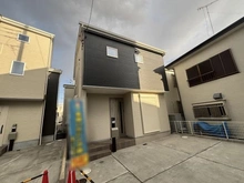 【神奈川県/茅ヶ崎市香川】茅ヶ崎市香川5丁目　新築戸建　2号棟/全10棟 外観：写真中央（2号棟/全10棟）