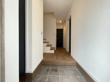 【神奈川県/茅ヶ崎市香川】茅ヶ崎市香川5丁目　新築戸建　2号棟/全10棟 玄関