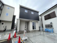 【神奈川県/茅ヶ崎市香川】茅ヶ崎市香川5丁目　新築戸建　2号棟/全10棟 外観：写真中央　2号棟/全10棟