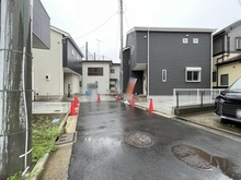 【神奈川県/茅ヶ崎市香川】茅ヶ崎市香川5丁目　新築戸建　2号棟/全10棟 前面道路：中央　2号棟
右側　1号棟
左側　3号棟