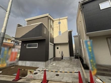 【神奈川県/茅ヶ崎市香川】茅ヶ崎市香川5丁目　新築戸建　3号棟/全10棟 外観：写真中央（3号棟/全10棟）