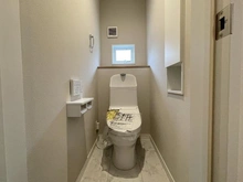【神奈川県/茅ヶ崎市香川】茅ヶ崎市香川5丁目　新築戸建　3号棟/全10棟 トイレ：1F