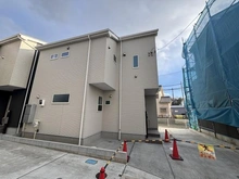 【神奈川県/茅ヶ崎市香川】茅ヶ崎市香川5丁目　新築戸建　8号棟/全10棟 外観：写真中央（8号棟/全10棟）