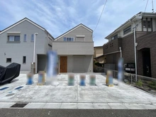 【神奈川県/横浜市泉区和泉中央南】泉区和泉中央南2丁目　新築戸建　1号棟/全5棟 外観：写真中央　1号棟(一番右)/全5棟