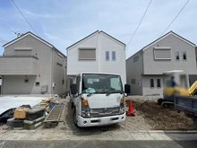 【神奈川県/横浜市泉区和泉中央南】泉区和泉中央南2丁目　新築戸建　4号棟/全5棟 外観：写真中央　4号棟(左から2番目)/全5棟