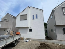 【神奈川県/横浜市泉区和泉中央南】泉区和泉中央南2丁目　新築戸建　4号棟/全5棟 外観：写真中央　4号棟(左から2番目)/全5棟