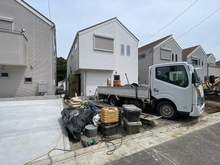 【神奈川県/横浜市泉区和泉中央南】泉区和泉中央南2丁目　新築戸建　4号棟/全5棟 外観：写真中央　4号棟(左から2番目)/全5棟