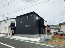 【神奈川県/横浜市戸塚区平戸】戸塚区平戸2丁目　新築戸建　2号棟/全2棟 外観：写真中央　2号棟/全2棟