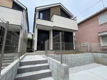 【神奈川県/横浜市泉区和泉中央南】泉区和泉中央南4丁目　新築戸建 2号棟/全2棟 外観：写真中央　2号棟(右側)/全2棟