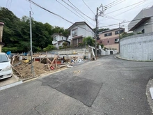 【神奈川県/横浜市戸塚区戸塚町】戸塚区戸塚町　新築戸建　1号棟/全3棟 前面道路
