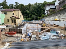 【神奈川県/横浜市戸塚区戸塚町】戸塚区戸塚町　新築戸建　2号棟/全3棟 建築中の外観：2号棟(手前)/全3棟