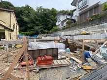 【神奈川県/横浜市戸塚区戸塚町】戸塚区戸塚町　新築戸建　2号棟/全3棟 建築中の外観：2号棟(手前)/全3棟