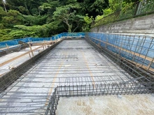 【神奈川県/横浜市戸塚区戸塚町】戸塚区戸塚町　新築戸建 3号棟/全3棟 建築中の外観：写真中央　3号棟(奥右側)/全3棟