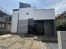 【神奈川県/横浜市保土ケ谷区月見台】保土ケ谷区月見台　新築戸建 建築中の外観：写真中央