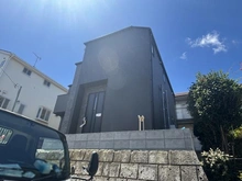 【神奈川県/横浜市戸塚区上柏尾町】戸塚区上柏尾町　新築戸建　 建築中の外観：写真中央
