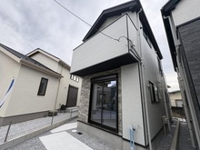 【神奈川県/茅ヶ崎市松が丘】茅ヶ崎市松が丘2丁目　新築戸建　1号棟/全2棟 外観：全2棟　写真中央