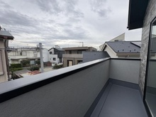 【神奈川県/茅ヶ崎市松が丘】茅ヶ崎市松が丘2丁目　新築戸建　1号棟/全2棟 バルコニー