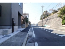 【神奈川県/横浜市戸塚区戸塚町】戸塚区戸塚町　新築戸建　2号棟/全2棟 前面道路