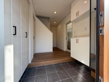 【神奈川県/横浜市戸塚区前田町】戸塚区前田町　新築戸建　1号棟/全3棟 玄関