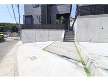 【神奈川県/横浜市戸塚区平戸】戸塚区平戸5丁目　新築戸建　1号棟/全2棟 駐車場