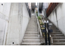 【神奈川県/横浜市保土ケ谷区坂本町】保土ケ谷区坂本町　戸建 アプローチ