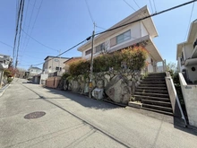 【大阪府/吹田市千里山東】吹田市千里山東一丁目　売戸建て 外観：右側　一区画