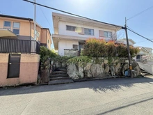 【大阪府/吹田市千里山東】吹田市千里山東一丁目　売戸建て 外観：右側　一区画