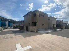 【大阪府/吹田市円山町】吹田市円山町　新築未入居戸建て 外観：全1区画　中央
