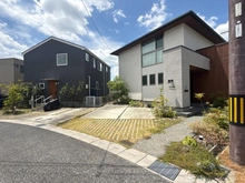 【大阪府/箕面市森町南】箕面市森町南2丁目　中古戸建 外観：右側　一区画