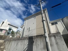 【大阪府/箕面市牧落】箕面市牧落5丁目　リフォーム済み住宅 外観：一区画　中央