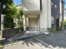 【大阪府/箕面市外院】箕面市外院三丁目　リフォーム済み住宅 駐車場