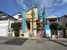 【大阪府/箕面市新稲】箕面市新稲6丁目新築戸建て 建築中の外観：全一区画　中央