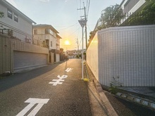 【大阪府/吹田市高野台】吹田市高野台三丁目　中古戸建 前面道路：一区画　右側