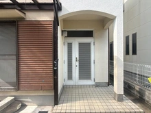 【大阪府/箕面市箕面】箕面市箕面8丁目　中古戸建 アプローチ：一区画　左側