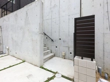 【大阪府/吹田市千里山西】千里山西三丁目　戸建 アプローチ
