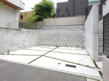 【大阪府/吹田市千里山西】千里山西三丁目　戸建 駐車場