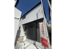 【兵庫県/西宮市浜甲子園】西宮市浜甲子園1丁目 新築戸建3号棟 外観：全3棟のうち中央に位置します。