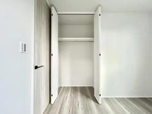 【神奈川県/横浜市青葉区青葉台】青葉区青葉台2丁目　新築戸建　1号棟 収納：約6.0帖洋室内