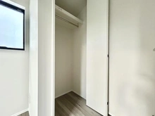 【神奈川県/横浜市青葉区青葉台】青葉区青葉台2丁目　新築戸建　1号棟 収納：約4.3帖洋室内