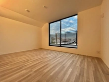 【神奈川県/横浜市青葉区青葉台】青葉区青葉台2丁目　新築戸建　2号棟 洋室：約8.4帖