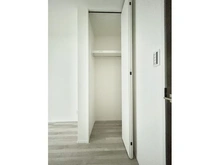 【神奈川県/横浜市青葉区青葉台】青葉区青葉台2丁目　新築戸建　2号棟 収納：約4.0帖洋室内