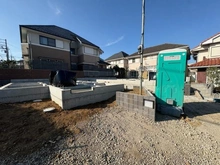 【神奈川県/横浜市青葉区藤が丘】青葉区藤が丘2丁目新築戸建て 1号棟 建築中の外観：全2棟 右側