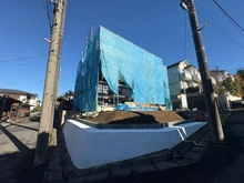 【神奈川県/横浜市青葉区大場町】横浜市青葉区大場町2期 新築戸建て 建築中の外観：全1棟正面