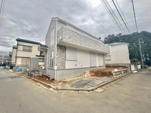 【神奈川県/横浜市緑区鴨居】緑区鴨居4丁目　新築戸建て　2号棟 建築中の外観：全二棟右側